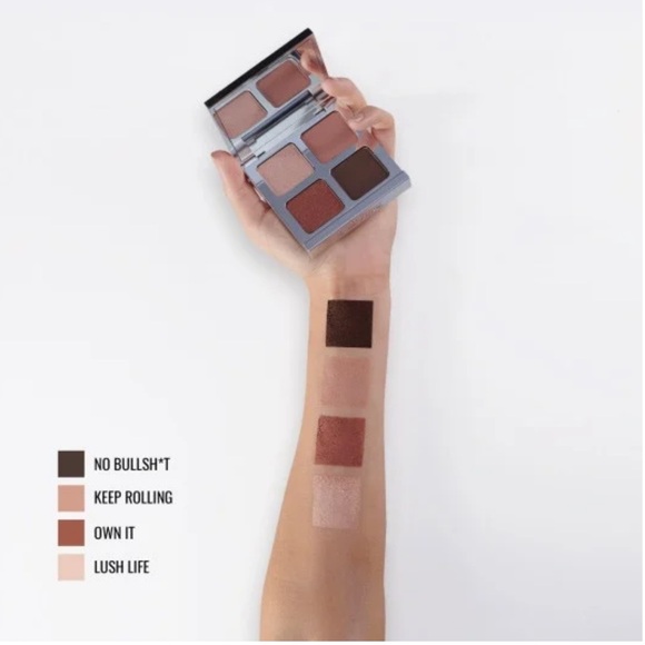 IL MAKIAGE COLOR BOSS SQUAD EYESHADOW
MULTI-DIMENSIONAL 4-PAN EYE COLOR PALETTE - Picture 5 of 6